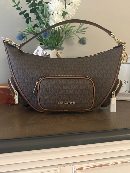 Michael Kors Handbags - Micheal Kors hobo bag